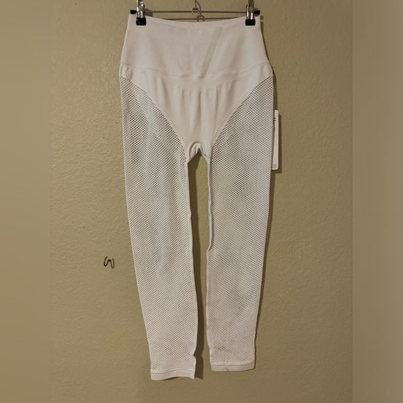 Alo NWT White Seamless High-Waist Limitless Open Air Leggings | Large - Picture 5 of 7